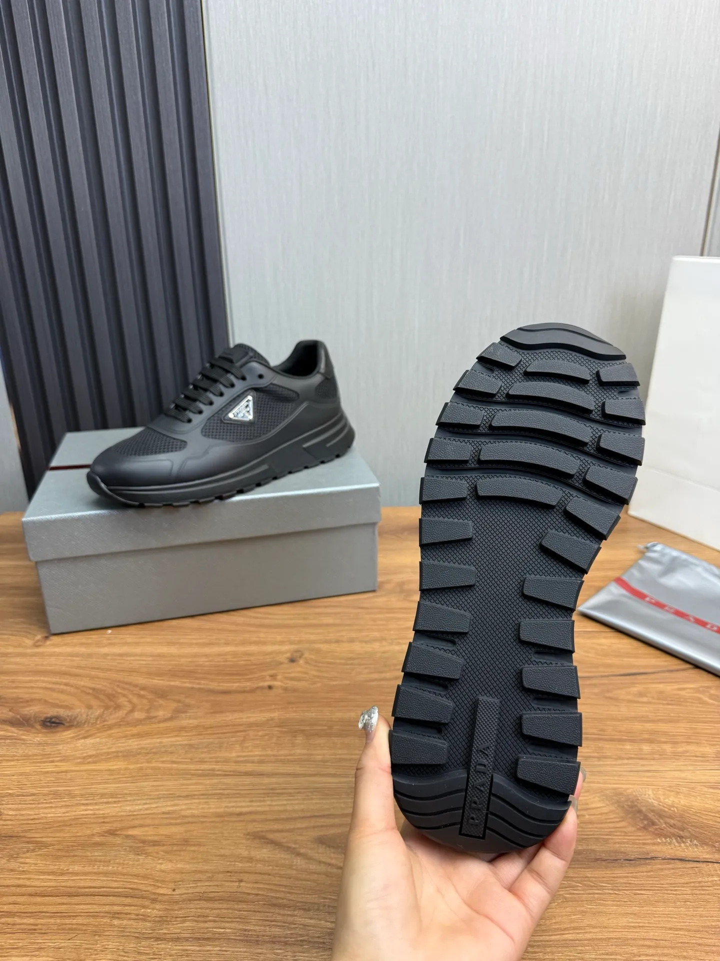 Men's shoes 💰580💰 [PRADA] Autumn and winter hot men's shoes shipped 👏Official website synchronized ⬆️Original fly-woven cowhide fabric + cowhide lining, 1⃣️:1⃣️reproduction, original sole, 38-45 (45. Customized, non-refundable)